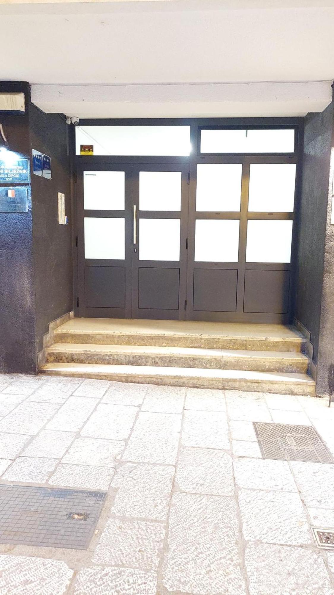 Room With Private Toilet And Balcony In City Center In Shared Apartment Split Zewnętrze zdjęcie